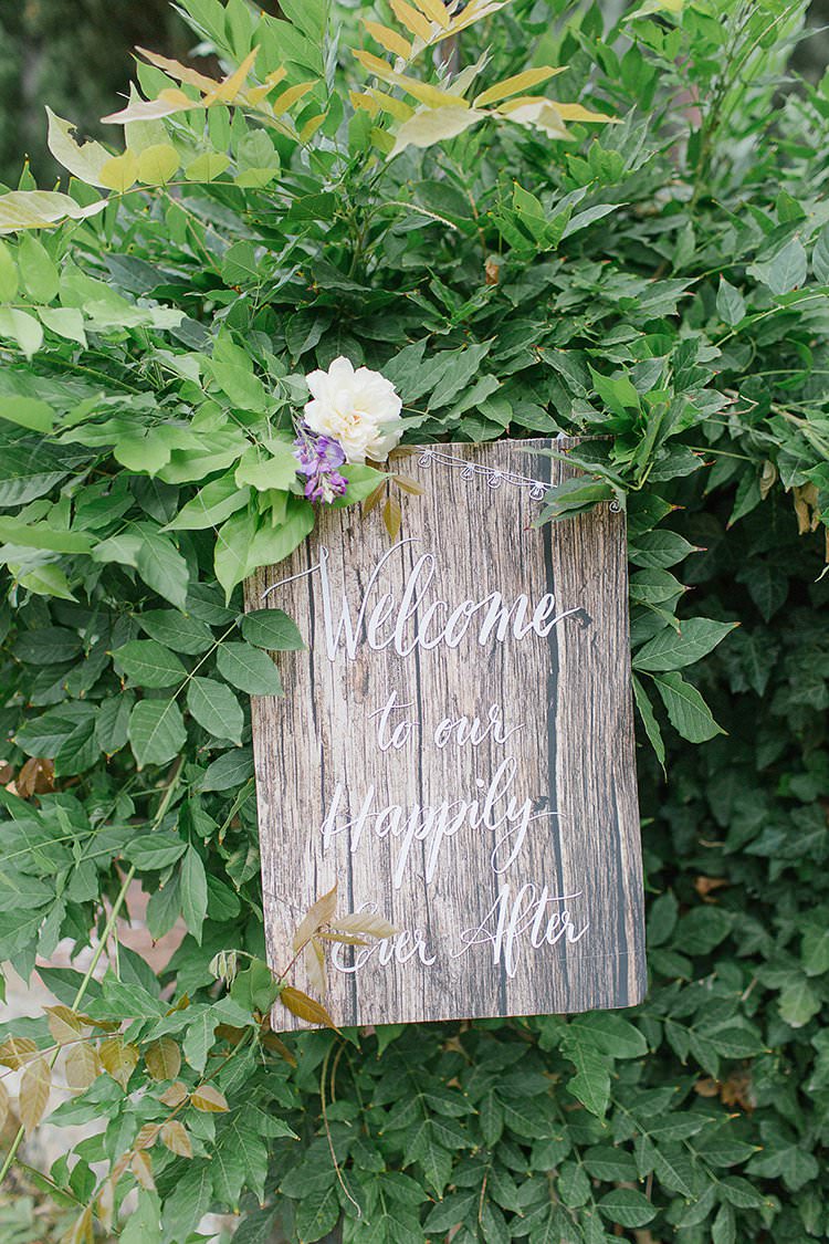 Rustic Wooden Sign Callligraphy Welcome Romantic Scenic Tuscany Destination Wedding http://ilariapetrucci.co.uk/