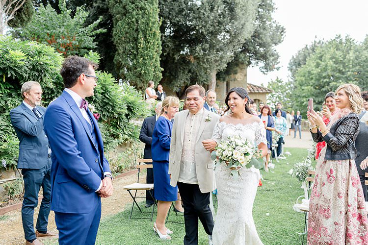 Romantic Scenic Tuscany Destination Wedding http://ilariapetrucci.co.uk/