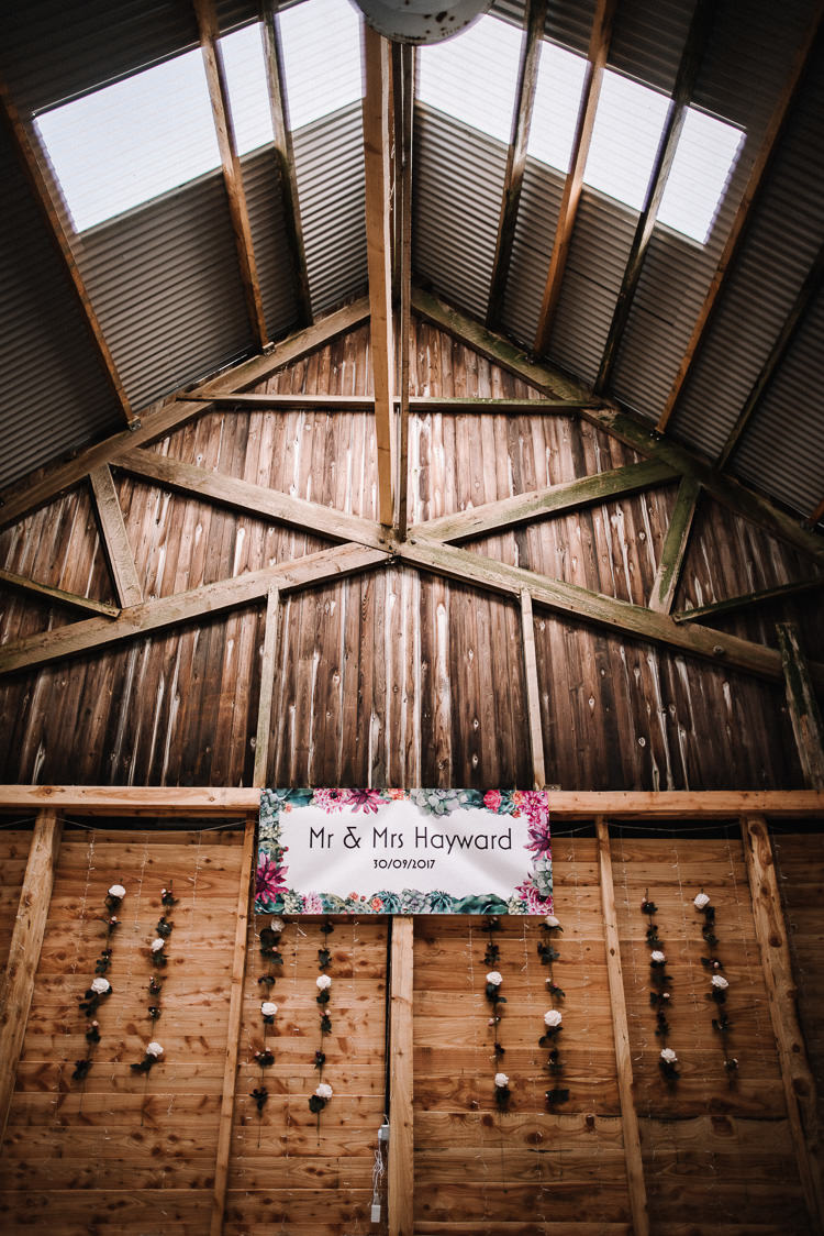 Floral Sign Banner Luxe Rustic Autumn Berry Wedding http://www.oobaloosphotography.co.uk/