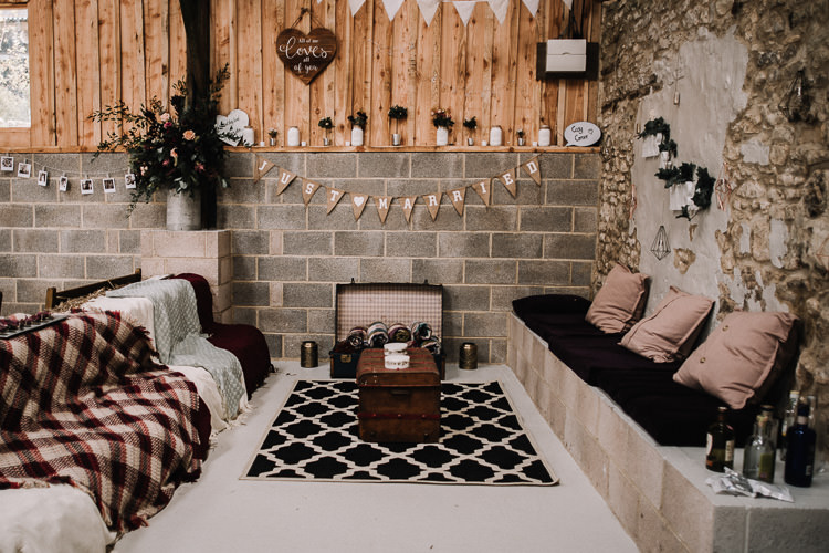 Luxe Rustic Autumn Berry Wedding http://www.oobaloosphotography.co.uk/