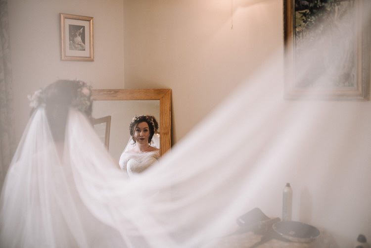 Luxe Rustic Autumn Berry Wedding http://www.oobaloosphotography.co.uk/