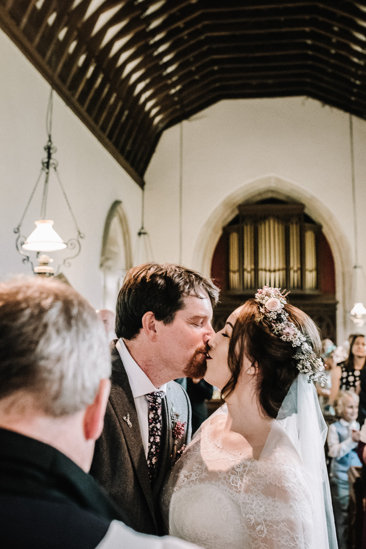 Luxe Rustic Autumn Berry Wedding http://www.oobaloosphotography.co.uk/
