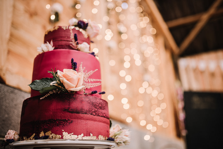 Red Gold Metallic Cake Flowers Luxe Rustic Autumn Berry Wedding http://www.oobaloosphotography.co.uk/
