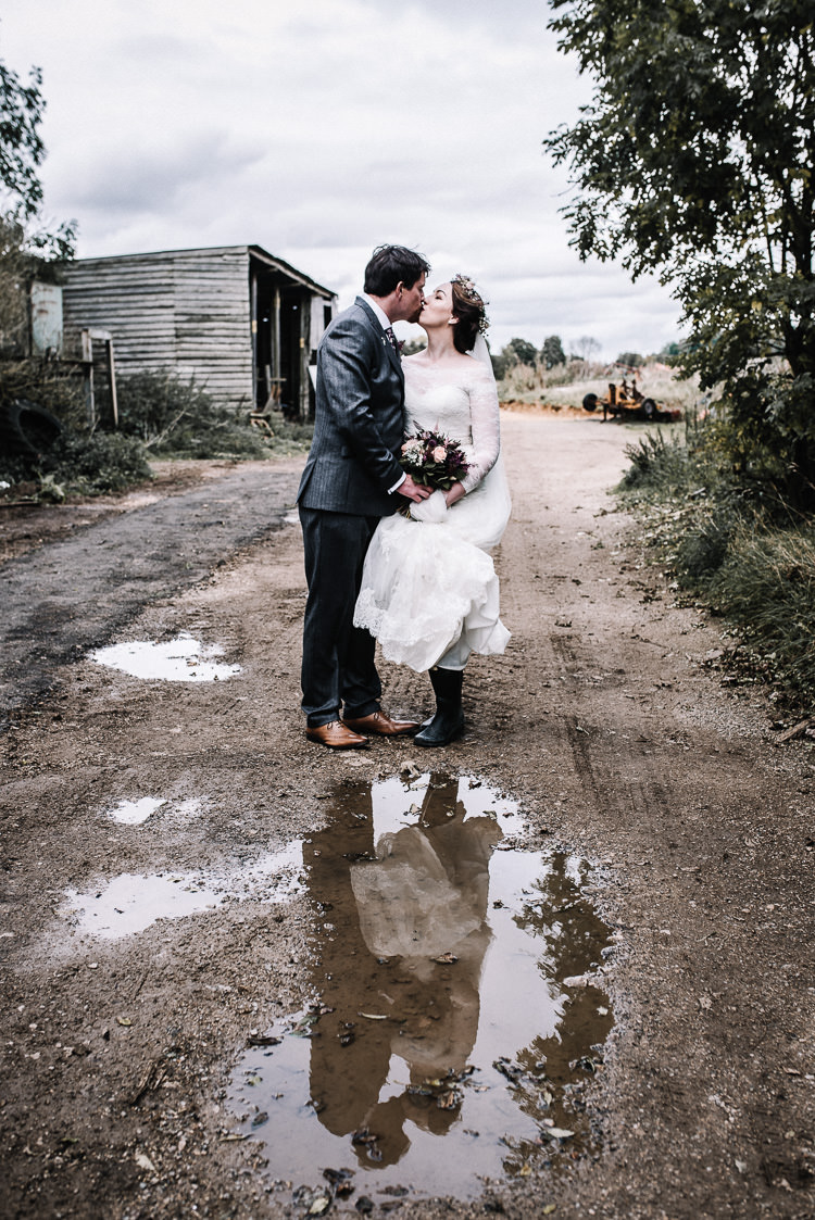 Luxe Rustic Autumn Berry Wedding http://www.oobaloosphotography.co.uk/