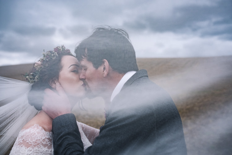 Luxe Rustic Autumn Berry Wedding http://www.oobaloosphotography.co.uk/