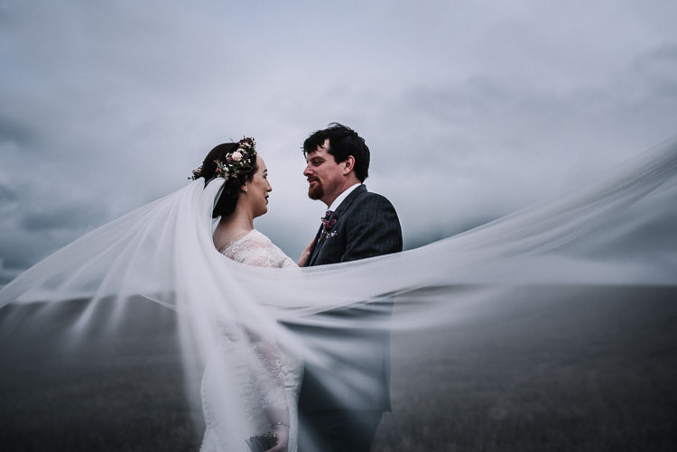 Veil Bride Bridal Luxe Rustic Autumn Berry Wedding http://www.oobaloosphotography.co.uk/