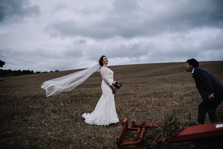 Luxe Rustic Autumn Berry Wedding http://www.oobaloosphotography.co.uk/