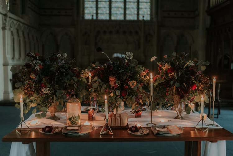 Tablescape Table Decor Decoration Candles Flowers Red Greenery Autumn Hygge Wedding Ideas http://meganelle.co.uk/
