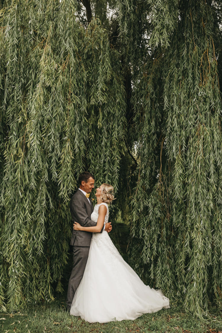 Creative Yellow Grey Barn Wedding http://www.hajley.com/