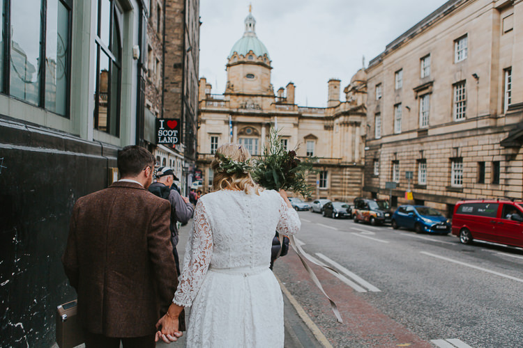 Wedding Bride Groom Greenery Bouquet City Photography Streets Buildings Scotland | Cool Edinburgh City Elopement http://www.arcadiancity.co.uk/