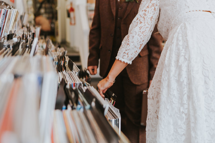 Wedding Bride Groom Greenery Bouquet City Photography Vinyl Shop Scotland | Cool Edinburgh City Elopement http://www.arcadiancity.co.uk/