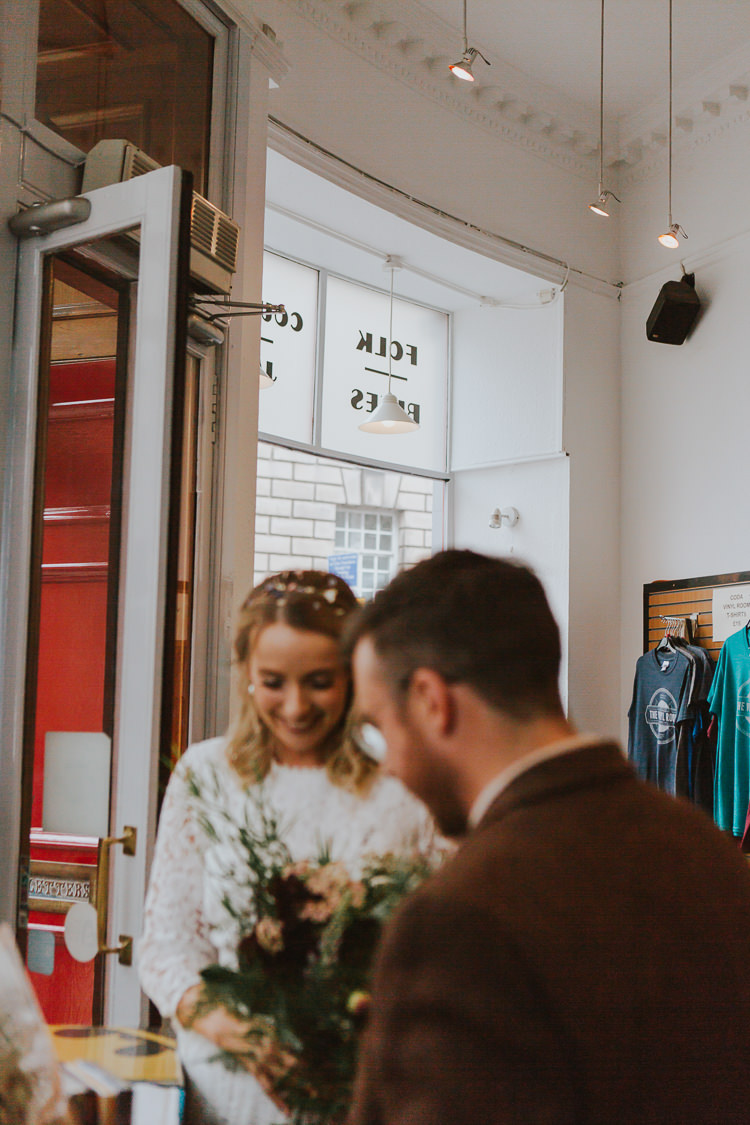 Wedding Bride Groom Greenery Bouquet City Photography Vinyl Shop Scotland | Cool Edinburgh City Elopement http://www.arcadiancity.co.uk/