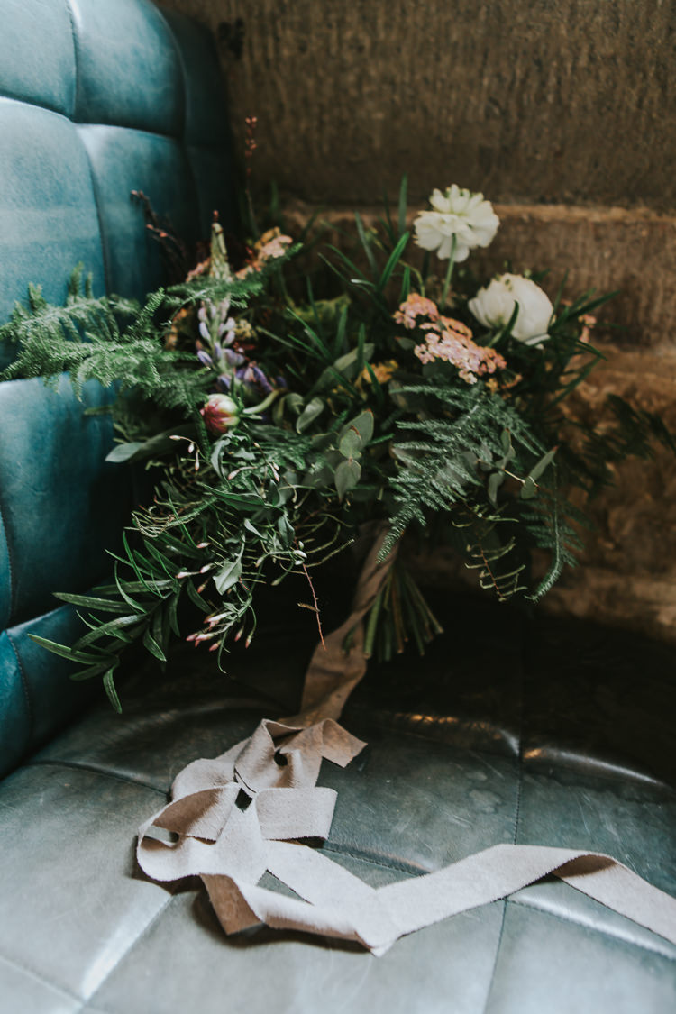 Wedding Bride Groom Greenery Bouquet City Photography Scotland | Cool Edinburgh City Elopement http://www.arcadiancity.co.uk/
