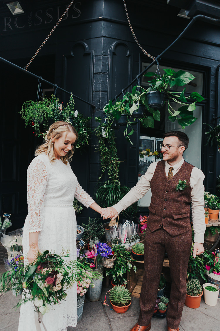 Wedding Bride Groom City Photography Streets Greenery Scotland | Cool Edinburgh City Elopement http://www.arcadiancity.co.uk/