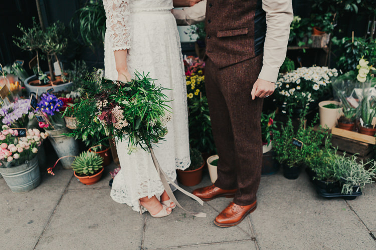 Wedding Bride Groom City Photography Streets Greenery Scotland | Cool Edinburgh City Elopement http://www.arcadiancity.co.uk/