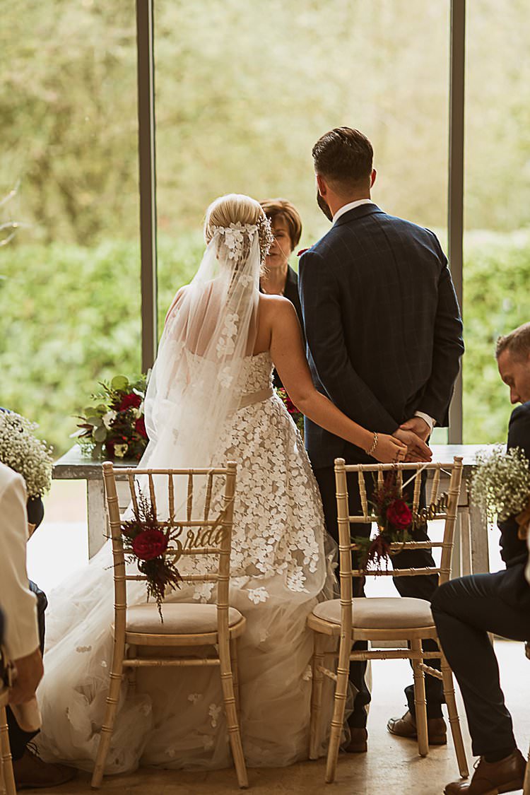 Beautiful Vibrant Dark Red Autumn Wedding http://thespringles.com/