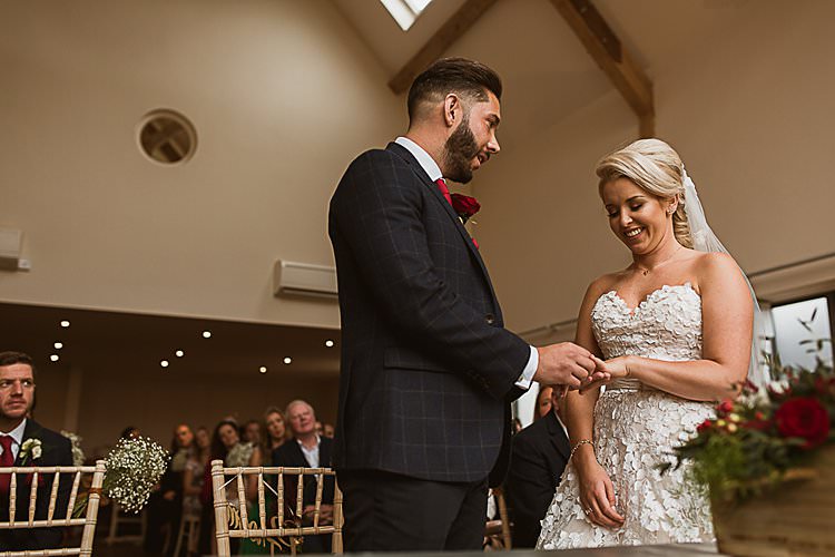 Beautiful Vibrant Dark Red Autumn Wedding http://thespringles.com/