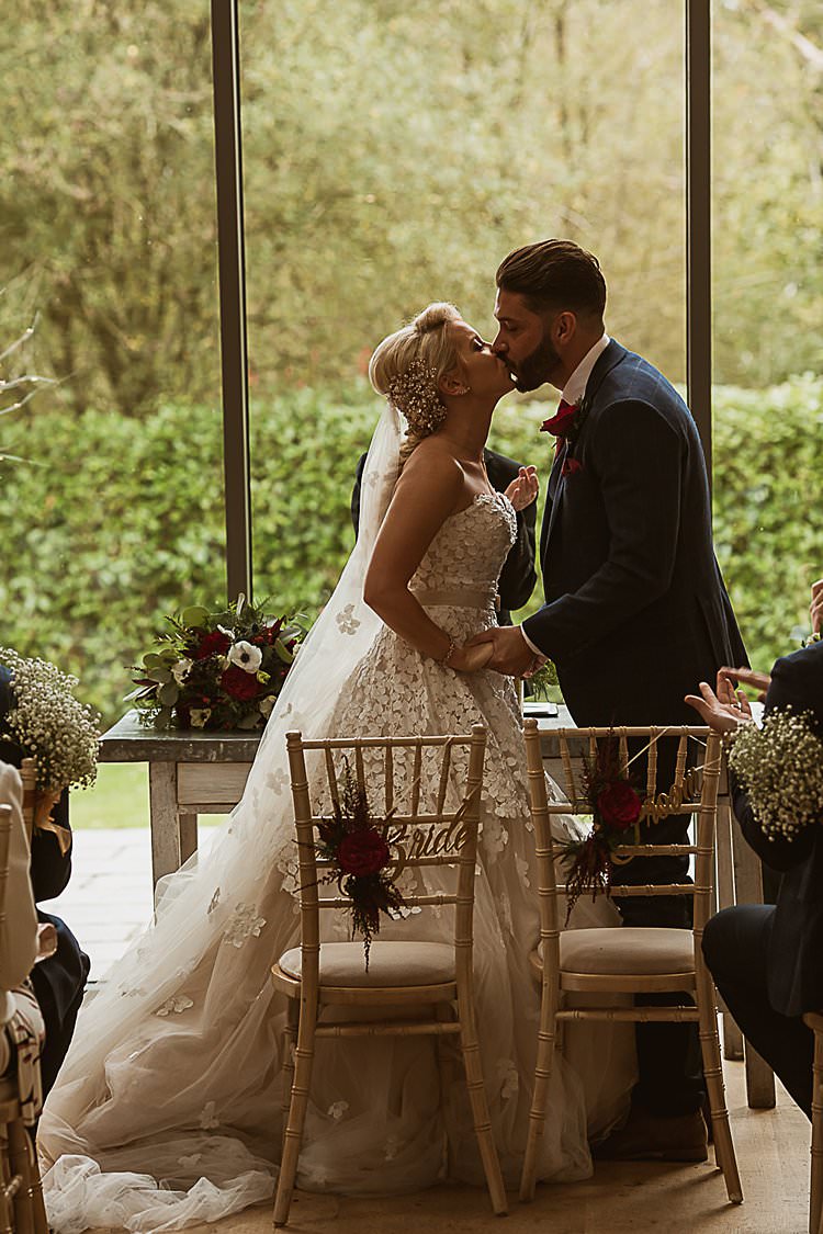 Beautiful Vibrant Dark Red Autumn Wedding http://thespringles.com/