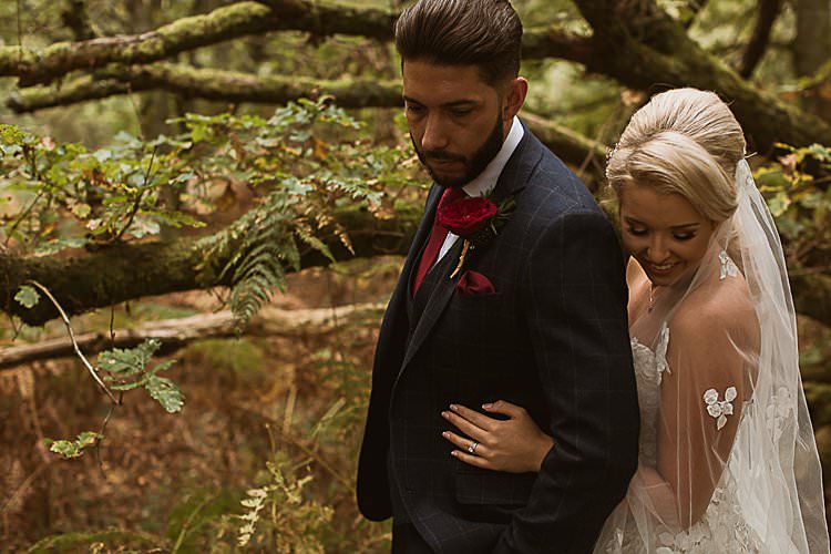 Beautiful Vibrant Dark Red Autumn Wedding http://thespringles.com/