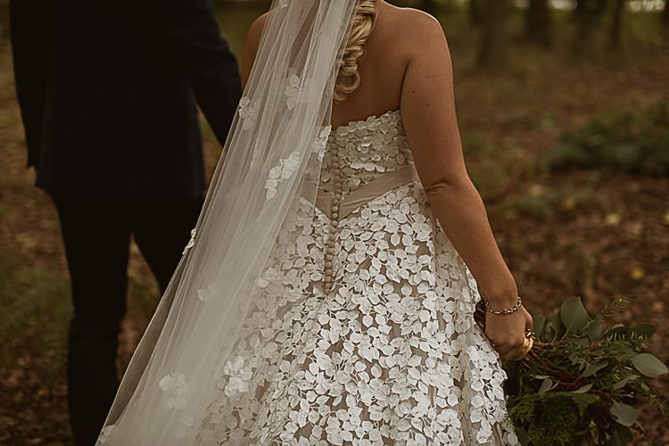Beautiful Vibrant Dark Red Autumn Wedding http://thespringles.com/