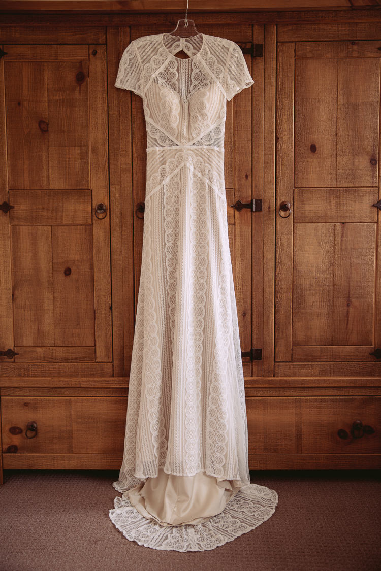 Gorgeous Gold Navy Wow Factor Wedding http://hayleybaxterphotography.com/