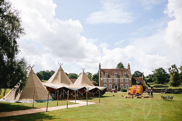 Chafford Park Kent Tropical Countryside Tipi Wedding https://parkershots.com/