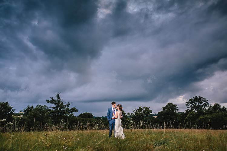 Tropical Countryside Tipi Wedding https://parkershots.com/