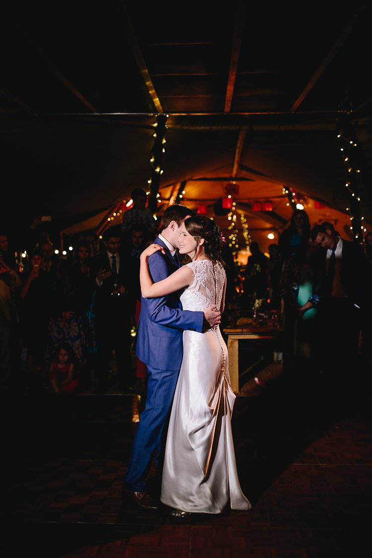 Tropical Countryside Tipi Wedding https://parkershots.com/