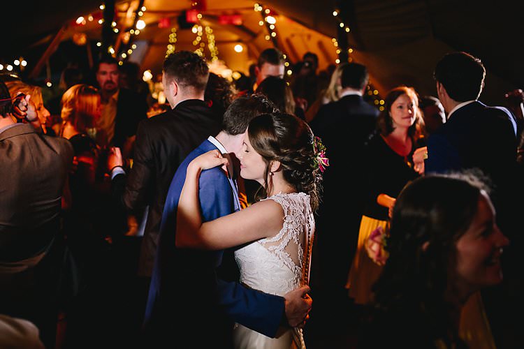 Tropical Countryside Tipi Wedding https://parkershots.com/