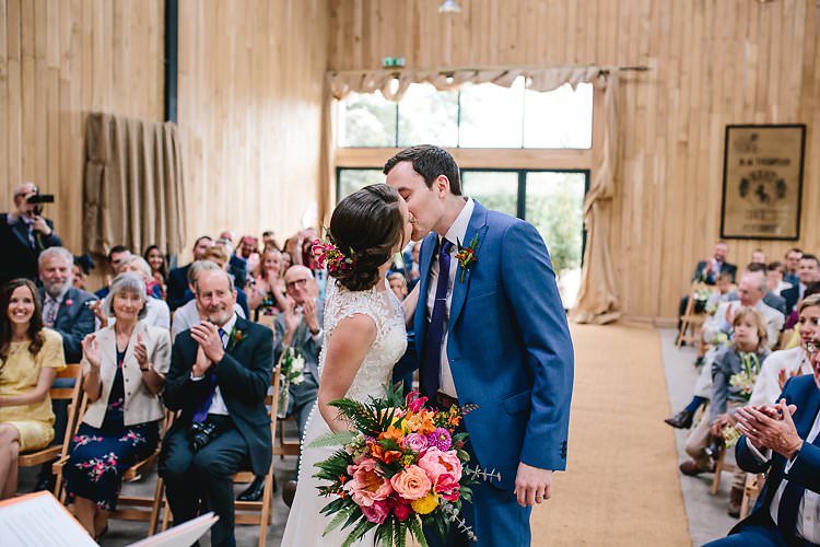 Tropical Countryside Tipi Wedding https://parkershots.com/