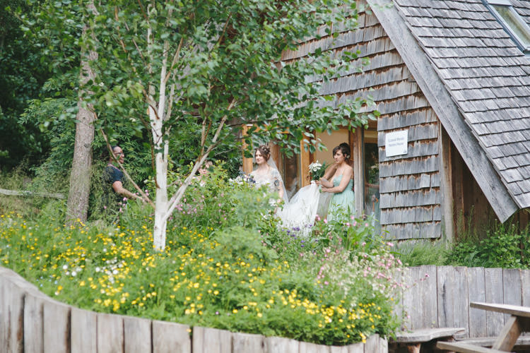 Happy DIY Woodland Wedding http://www.elliegracephotography.co.uk/