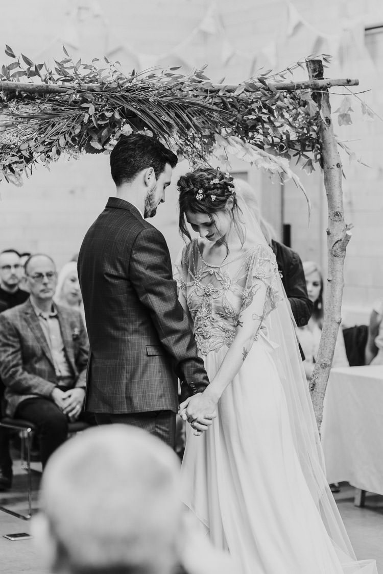 Happy DIY Woodland Wedding http://www.elliegracephotography.co.uk/