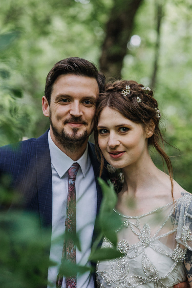 Happy DIY Woodland Wedding http://www.elliegracephotography.co.uk/