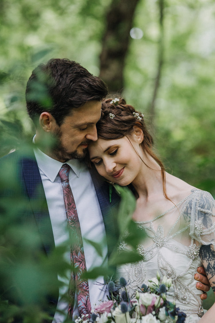 Happy DIY Woodland Wedding http://www.elliegracephotography.co.uk/