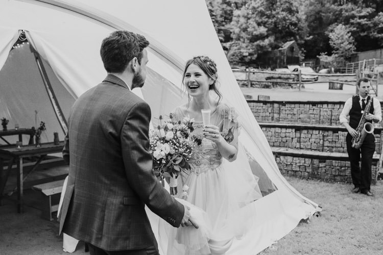 Happy DIY Woodland Wedding http://www.elliegracephotography.co.uk/