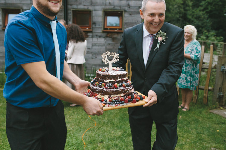 Happy DIY Woodland Wedding http://www.elliegracephotography.co.uk/