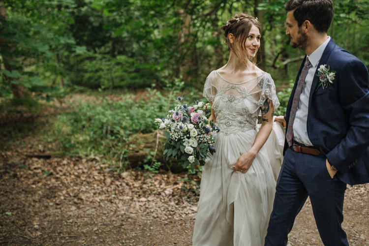 Happy DIY Woodland Wedding http://www.elliegracephotography.co.uk/
