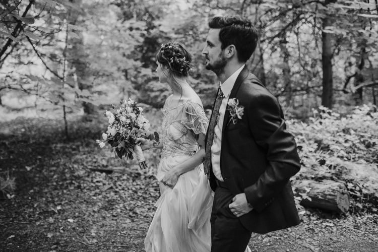 Happy DIY Woodland Wedding http://www.elliegracephotography.co.uk/