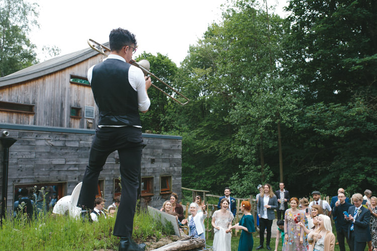 Happy DIY Woodland Wedding http://www.elliegracephotography.co.uk/