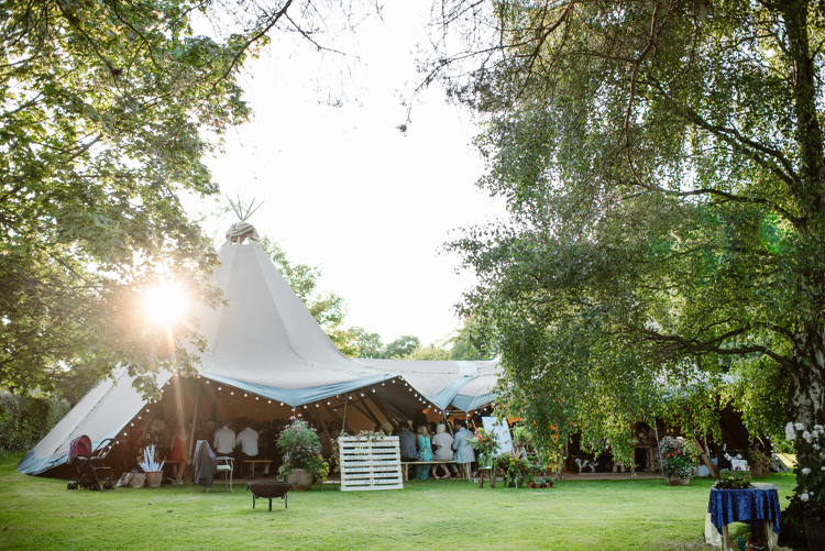Vegan Handfasting Summer Garden Party Wedding https://www.elliegillard.co.uk/