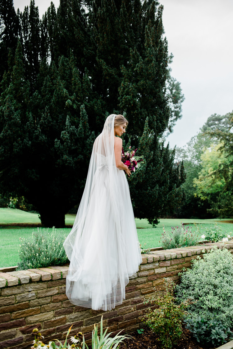 Long Veil Bride Bridal Tulle Outdoorsy Late Summer Marquee Wedding Ideas http://www.esmefletcher.com/