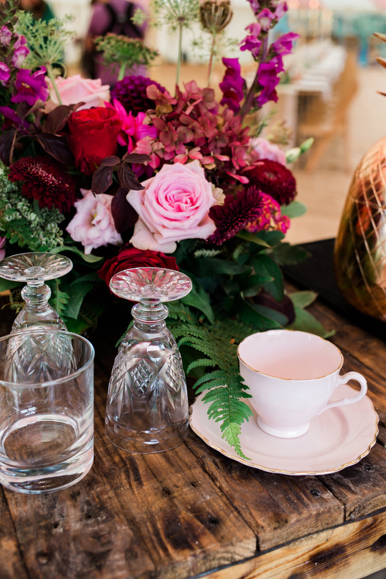 Red Roses Pink Hydrangea Flowers Decor Outdoorsy Late Summer Marquee Wedding Ideas http://www.esmefletcher.com/