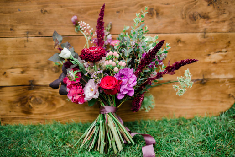 Red Pink Flowers Bouquet Bride Bridal Outdoorsy Late Summer Marquee Wedding Ideas http://www.esmefletcher.com/
