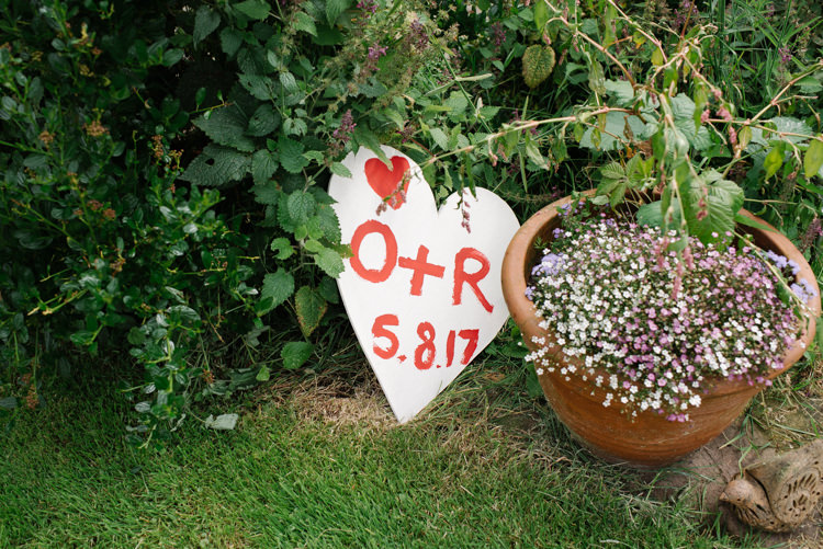 Homemade Street Party Back Garden Wedding http://www.foxmoonphotography.com/