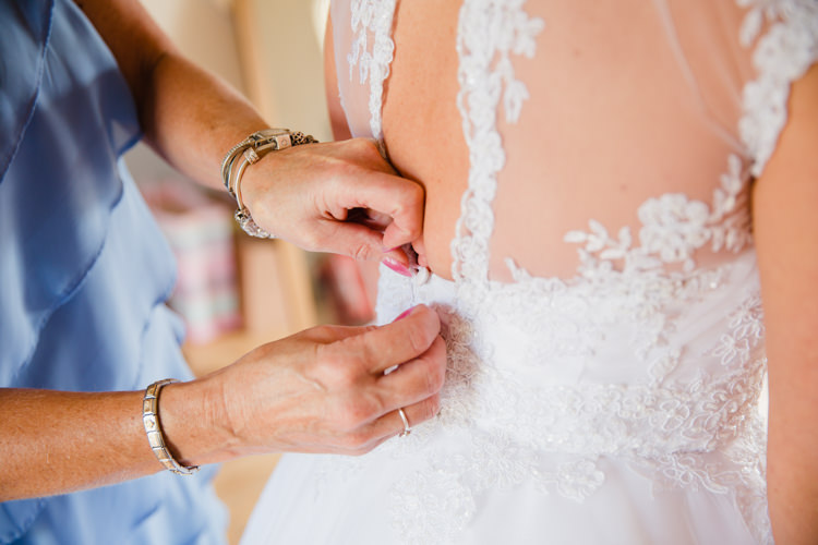 Relaxed Fun Beach DIY Wedding http://www.michellehuggleston.com/