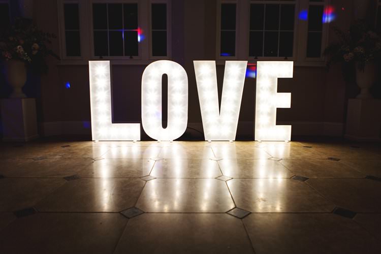 Elegant DIY Country Manor Wedding http://www.bengoode.com/