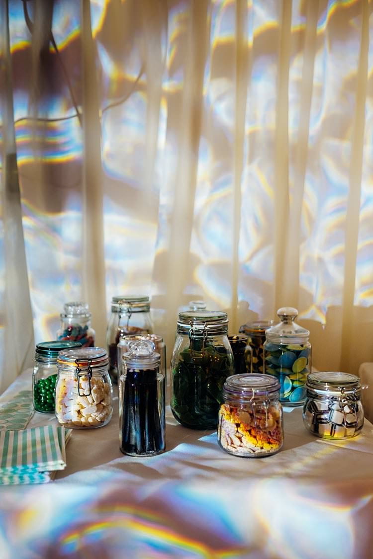 Sweetie Table Jars Stylish Country House Rave Wedding http://www.mariannechua.com/