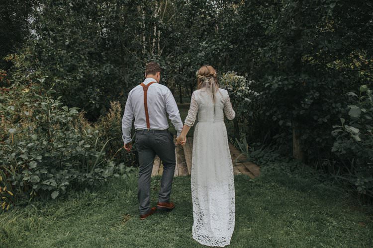 Whimsical Green Copper Rustic DIY Wedding http://www.brookrosephotography.co.uk/
