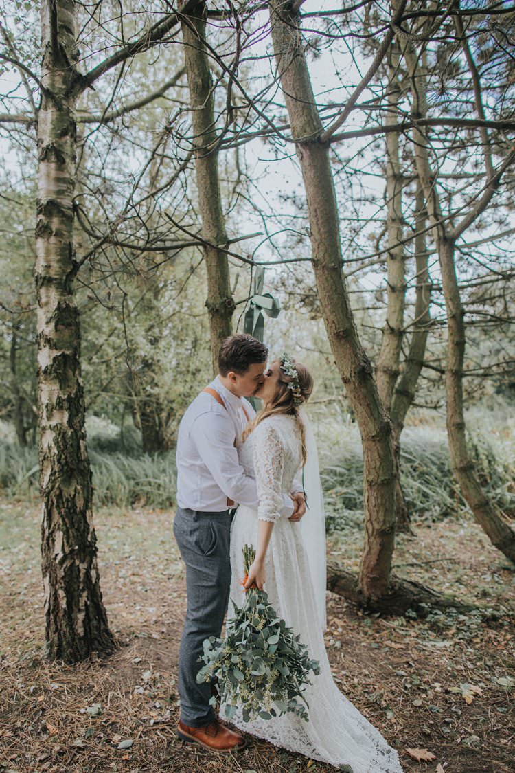 Whimsical Green Copper Rustic DIY Wedding http://www.brookrosephotography.co.uk/