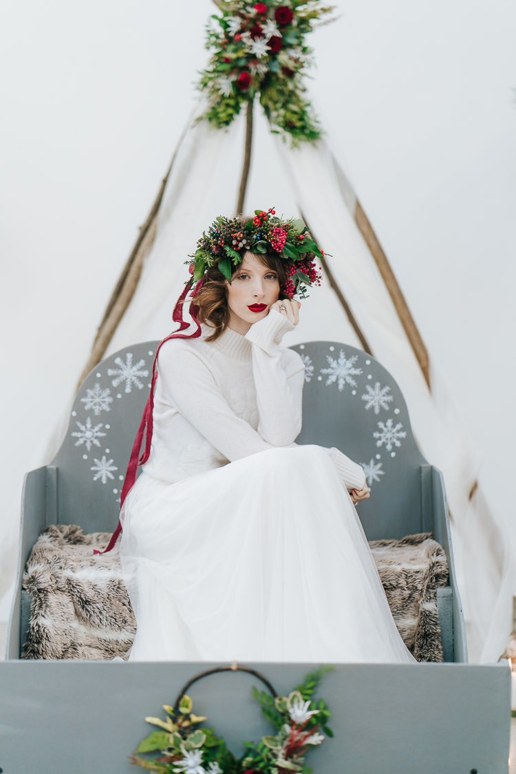 Red Green Winter Wonderland Wedding Ideas http://www.angelawardbrown.com/
